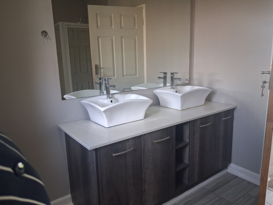 To Let 3 Bedroom Property for Rent in Hillside Free State